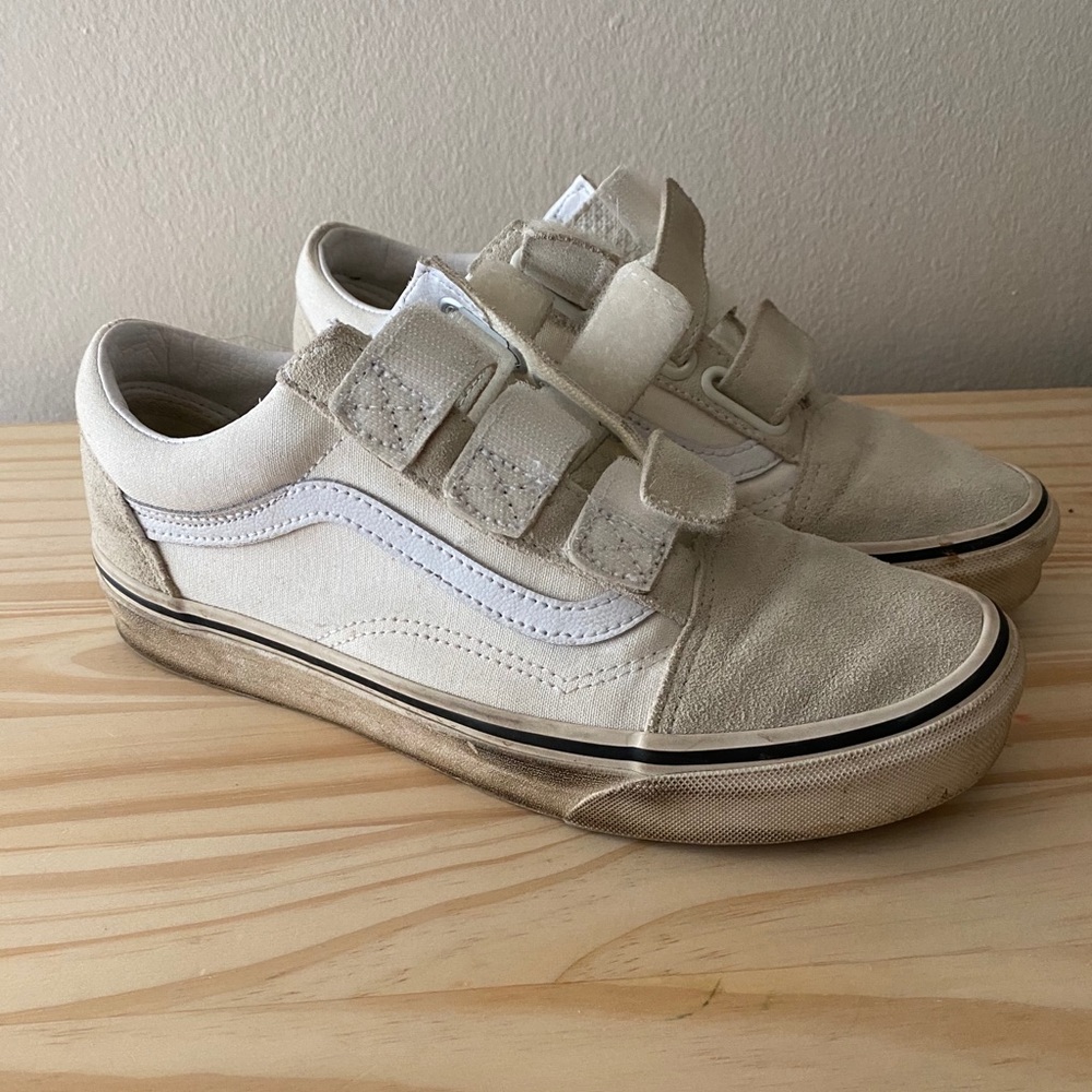 Vans retro sneakers.